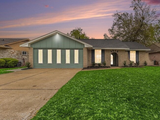 Building Photo - 1510 Tarberry Rd