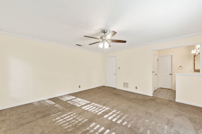Building Photo - 121 Lake Vista W