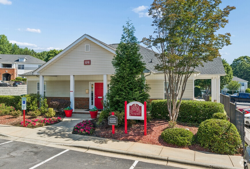 Leasing Office - Lawyers Ridge Apartments