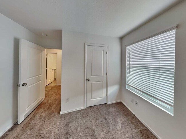 Building Photo - 144 Parish Ln