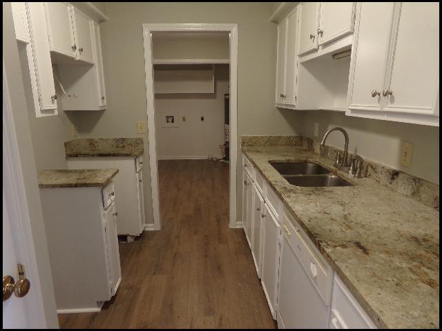 Building Photo - 1807 Sanford Dr