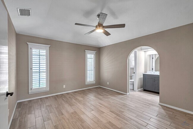 Building Photo - 1800 W 23rd St