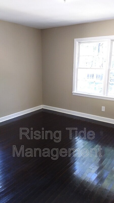 Building Photo - 605 Robison Dr