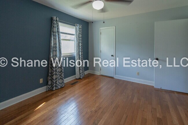 Building Photo - "Charming 4-Bedroom Home in Chattanooga wi...