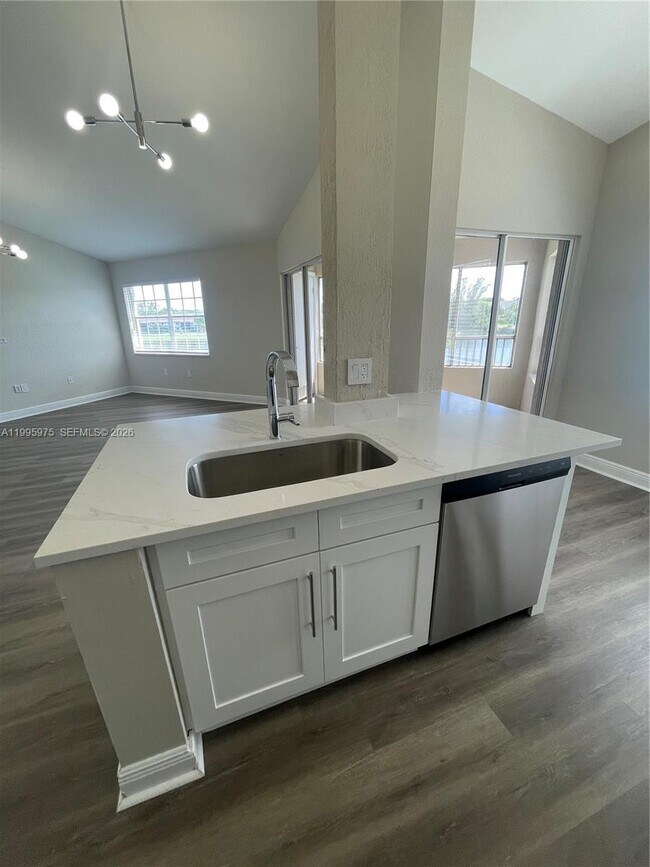 Building Photo - 2850 N Oakland Forest Dr