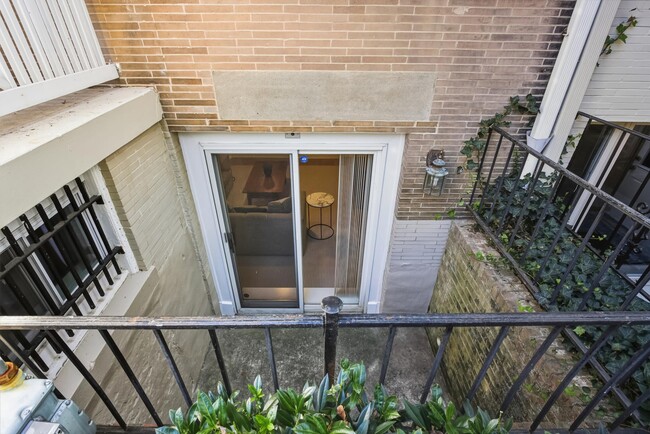 Building Photo - 2619 Woodley Pl NW