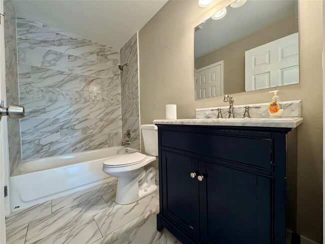 Building Photo - 1871 NW 31st Ct