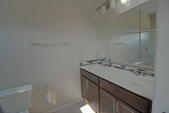 Building Photo - Mountain View, Two Car Garage 3bd/3ba Avai...