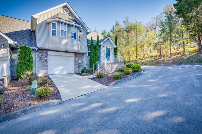 Building Photo - 3910 Renaissance Sq