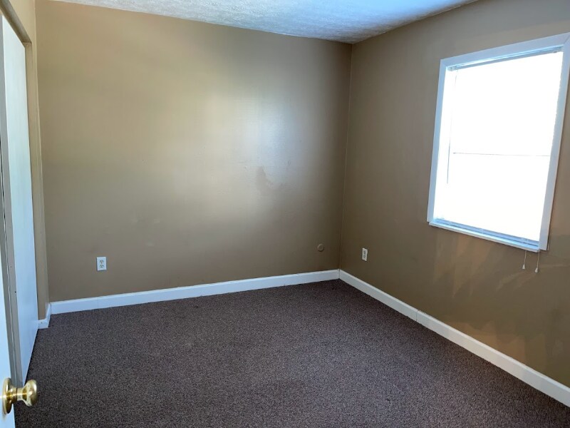 Building Photo - 1392 Summit St