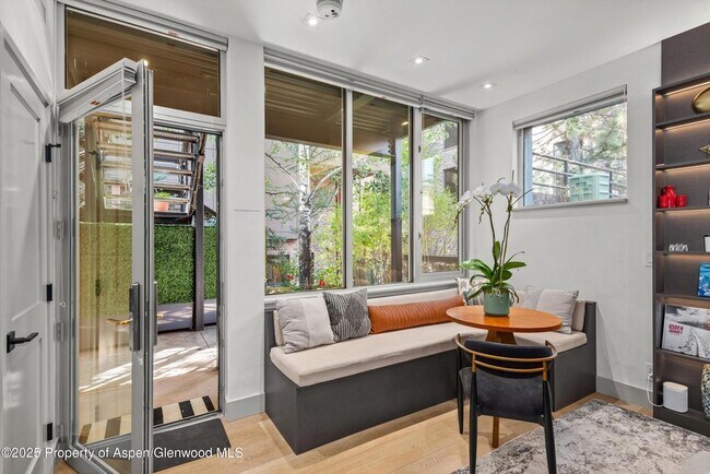 Building Photo - 434 E Main St