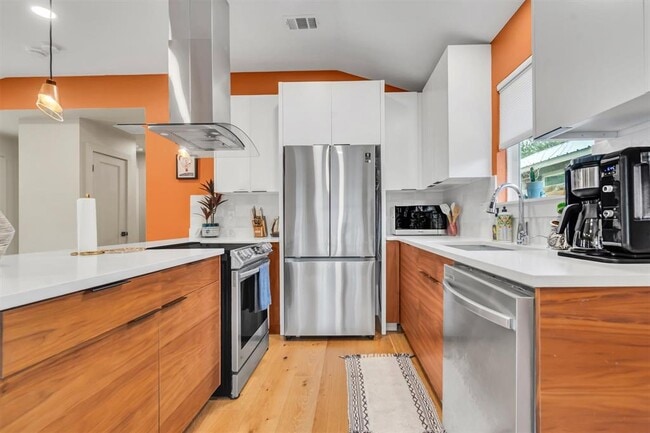 Building Photo - 9700 Sugar Hill Dr