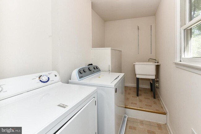 Building Photo - 1314 19th St S