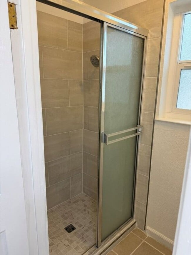 Building Photo - Updated 3 Bedroom 2.5 Bath 2 Story Condo F...