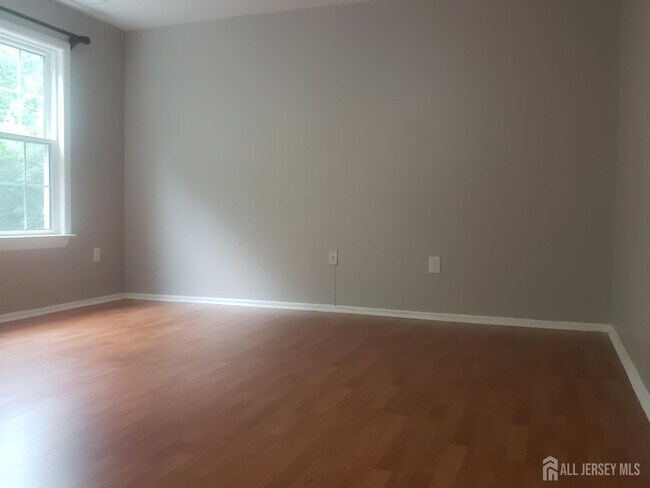 Building Photo - 5032 Beech Ct