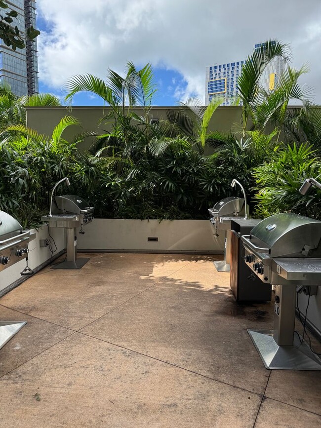 Building Photo - Aalii Studio unit