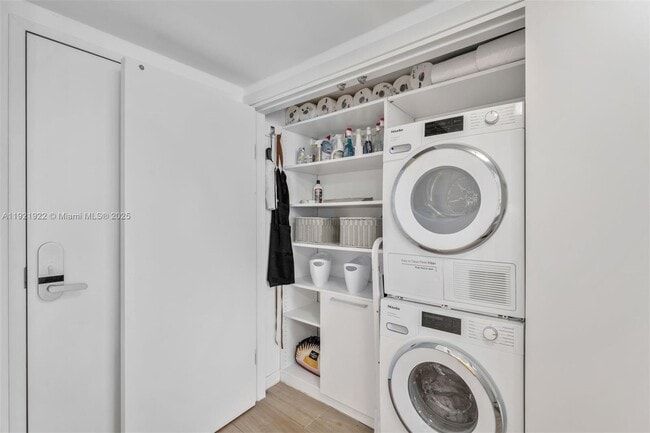 Building Photo - 2301 Collins Ave