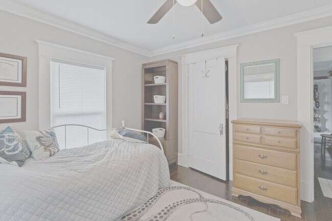 Building Photo - Charming Rental with Large Fenced Yard nea...