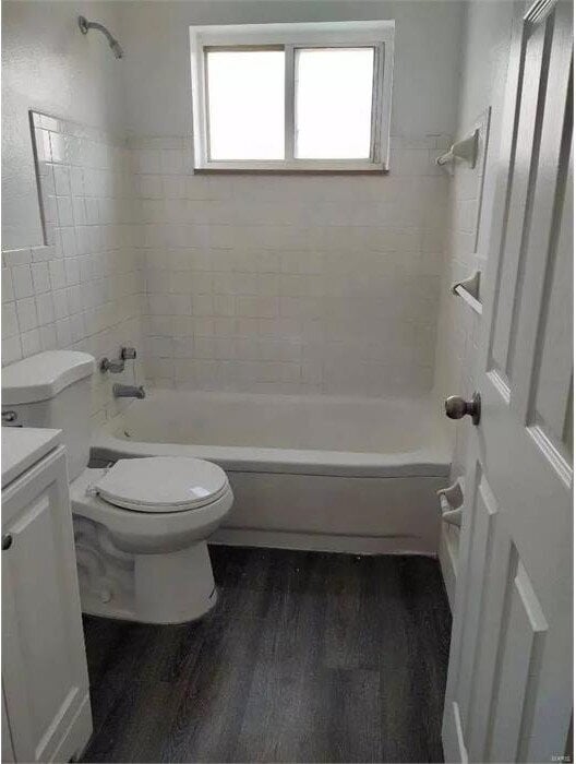 Building Photo - Charming 2 Bedroom Apartment