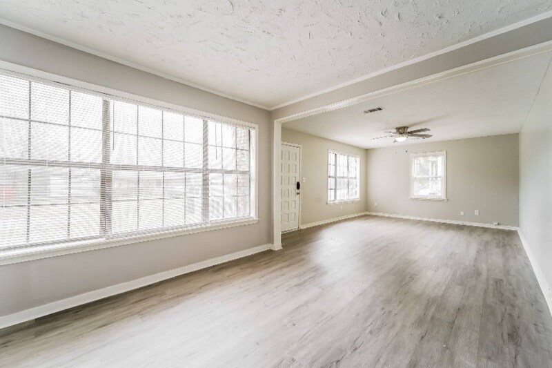 Building Photo - 2658 Brookwood Dr
