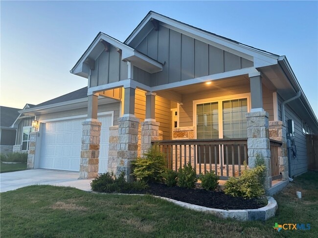 Building Photo - 8114 Smoke Crk Ln