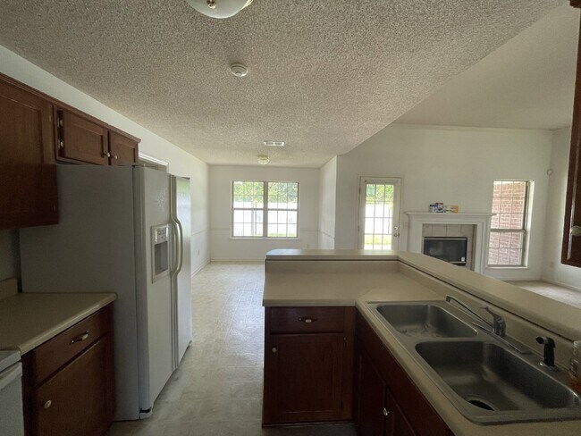 Building Photo - House for Rent