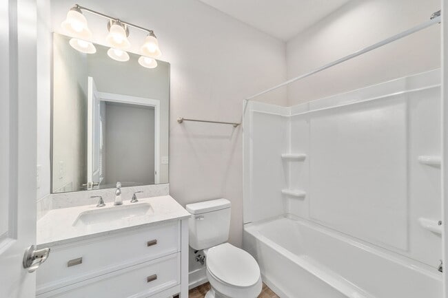 Building Photo - Built in 2024 a 2 bed 2 bath