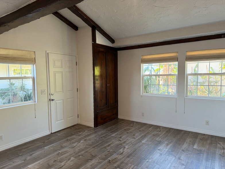 Building Photo - 12621 Victoria Ave