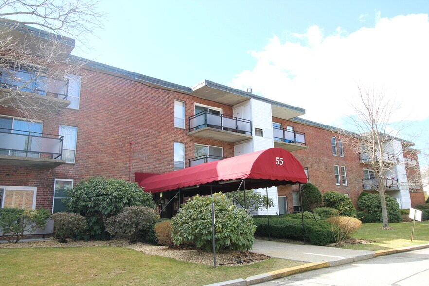 Building Photo - 50 Broadlawn Park