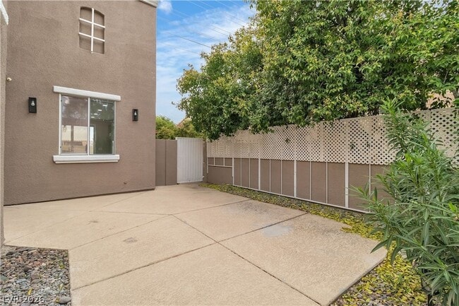 Building Photo - 1712 Estrella St