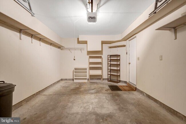 Building Photo - 5964 Norham Dr