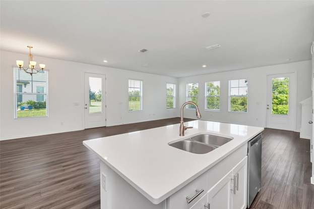 Building Photo - 1640 Sanibel Dr