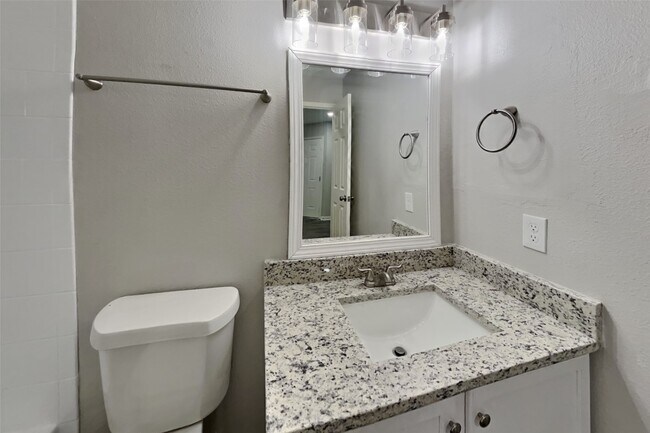 Building Photo - 17330 Shadow Ledge Dr