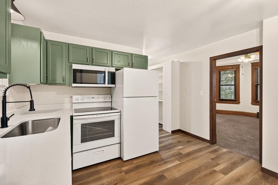 Building Photo - 754 5th St E