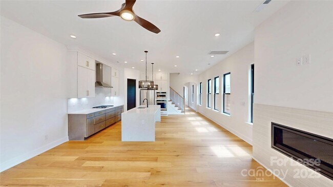 Building Photo - 313 E Peterson Dr