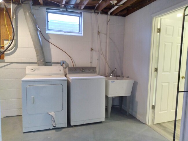 Building Photo - 8215 Oakland Ave S