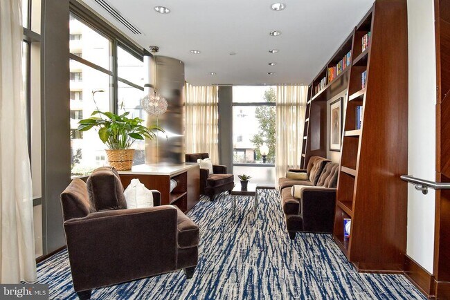 Building Photo - 440 L St NW