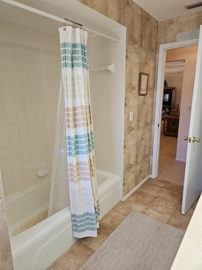 Building Photo - Seasonal Short-Term Single-Family Heated Pool Home located in Venice Gardens!