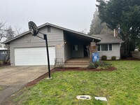 Building Photo - Beautifully updated 3 bedroom 1 1/2 bath h...