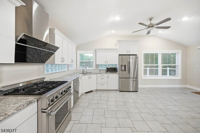 Building Photo - 47 Crossbrook Rd