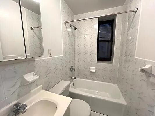 Building Photo - 151 E 81st St