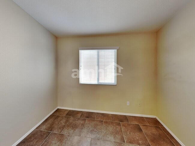 Building Photo - 3002 N 130th Ave