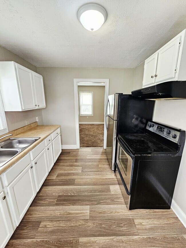 Building Photo - Available Now! 3 Bedroom Home with Central Air