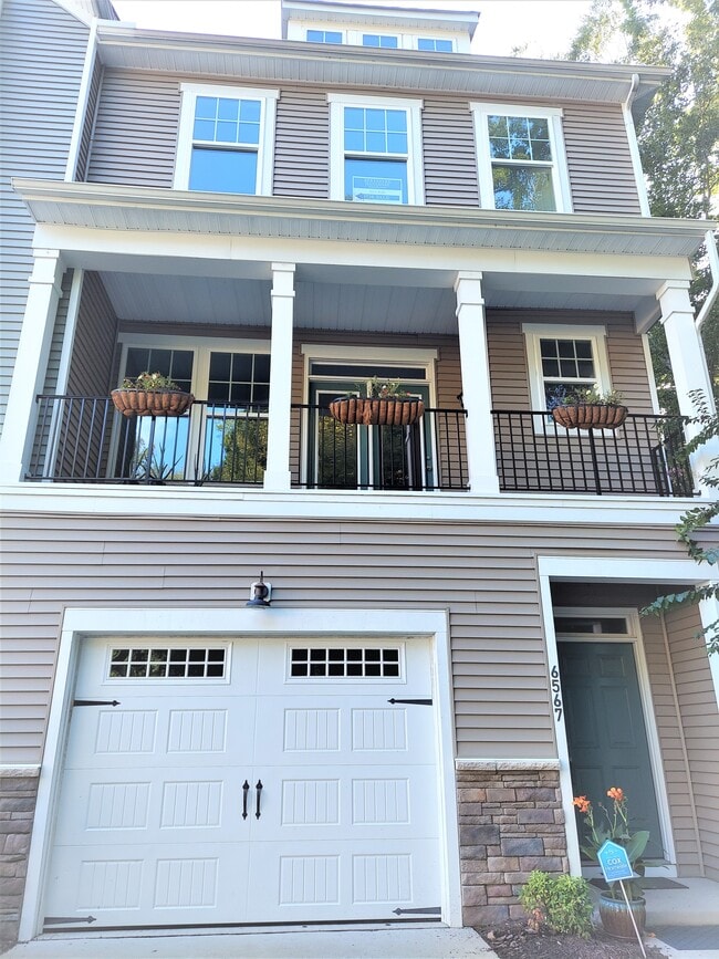 Building Photo - 6567 Revere St