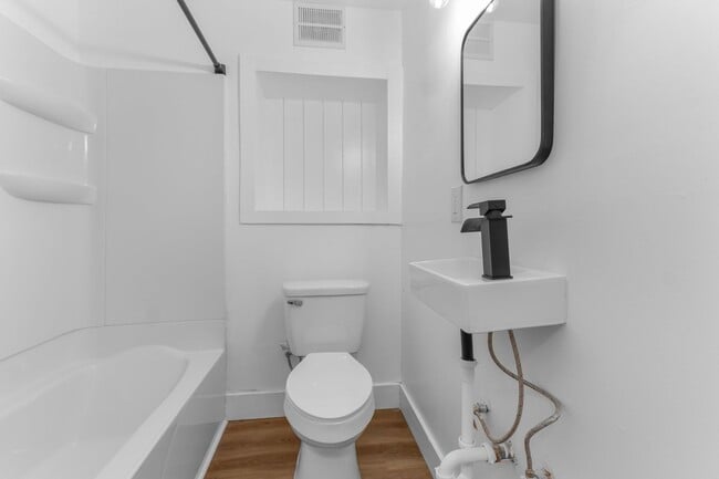 Building Photo - Welcome to this charming home located in t...