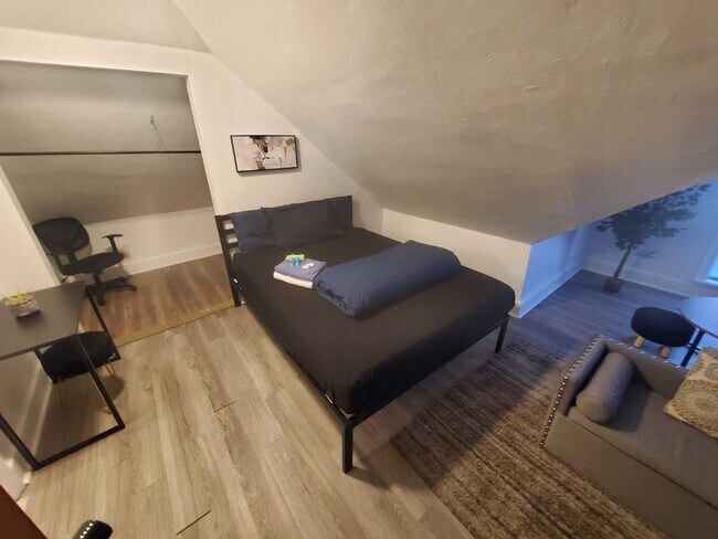 Building Photo - 141 Wendell St