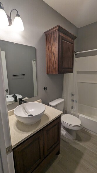 Building Photo - 1010 E Epstein St