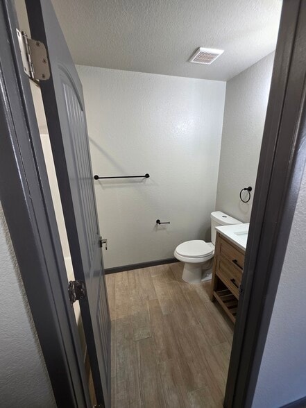 Building Photo - 1749 E Pepper Cir