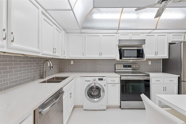 Building Photo - 3850 Galt Ocean Dr