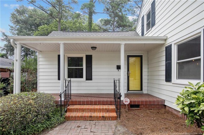 Building Photo - 415 Vista Dr